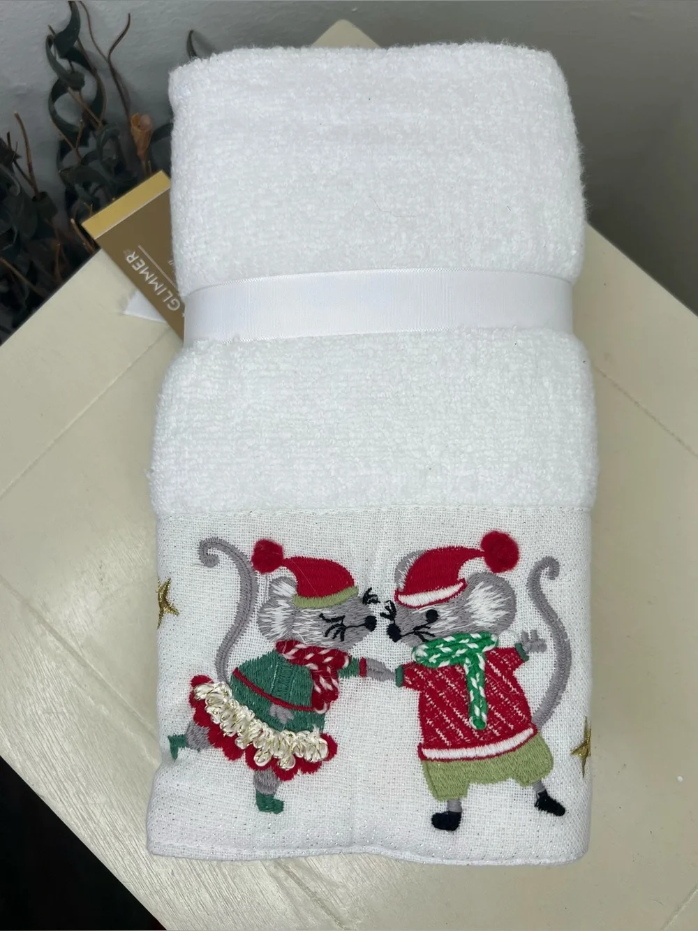 Brand New-Glitz & Glimmer Christmas Mice Hand Towels-Set of 2